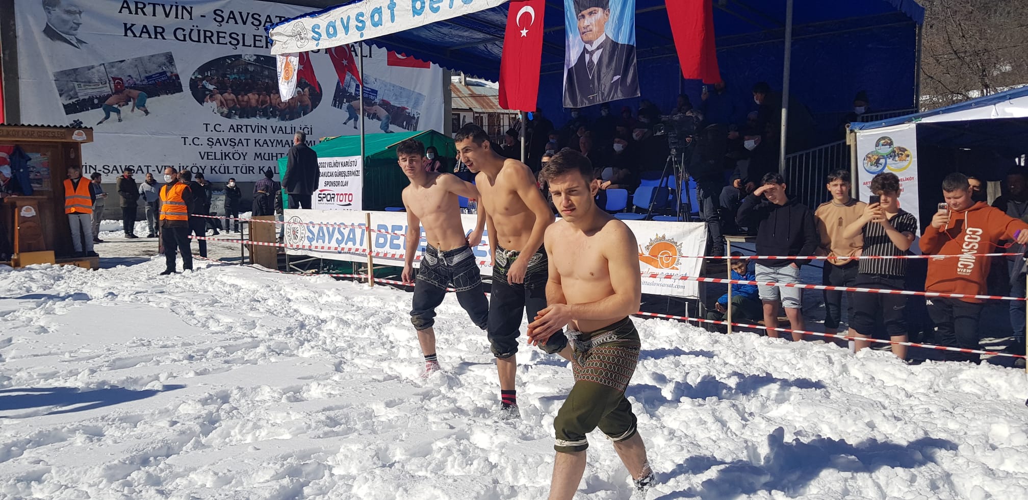 Uluslararası Kar Üstü Karakucak Festivalinde Arhavi'li güreşçilerin başarısı