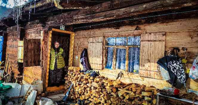 Artvin'in Oba köyünde sakinleri geleneksel köy yaşamlarını sürdürüyor