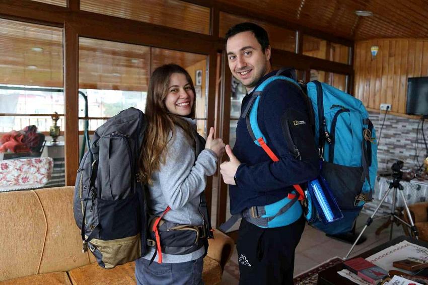 Hopa'lı Mühendis çift ASELSAN’dan istifa ederek sırt çantalarıyla dünyayı gezme kararı aldı