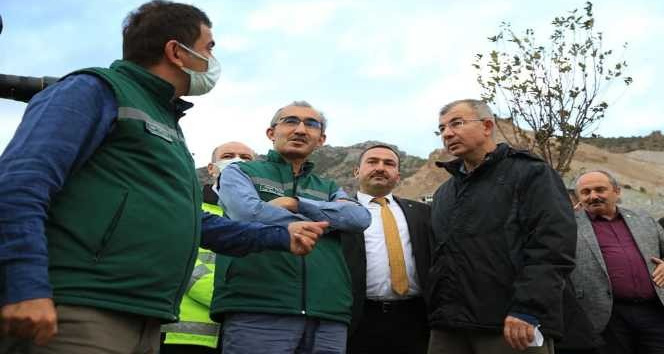 DSİ Genel Müdürü Yıldız, Yusufeli Barajı ve yeni yerleşim yerinde incelemelerde bulundu